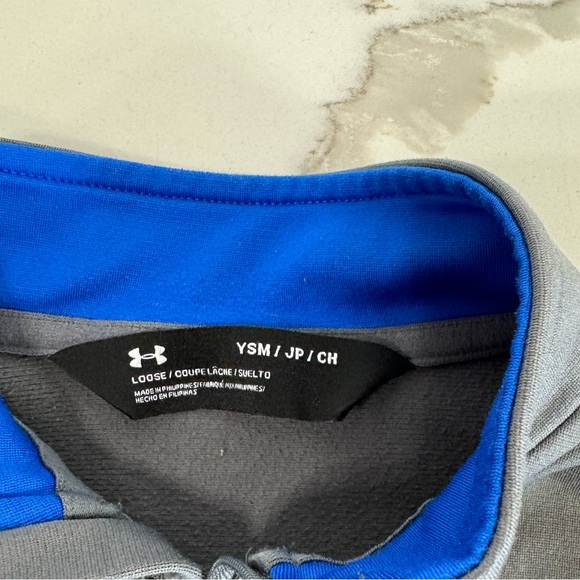 Youth Under Armour full zip up top size small, dark gray with blue lettering. - Picture 3 of 3